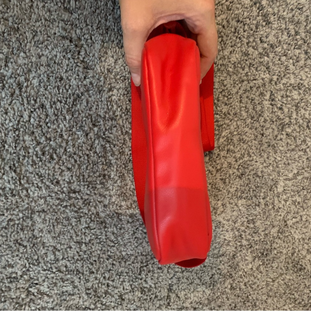 Wild Fable red crossbody bag that transitions into waist bag. NWOT. - Picture 6 of 7